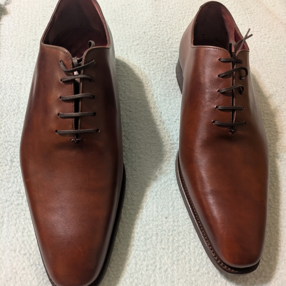 Elegant Brown Oxford Shoes with Wholecut Design